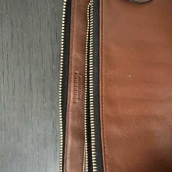 burberry brown leather zippered wallet - Picture 7 of 9